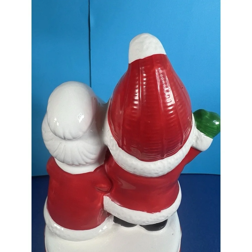 Santa & Mrs Clause Musical Figurine- Plays 
